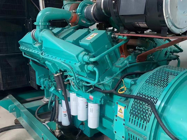 铜官更换100kW柴油发电机组机油时，需要注意哪些事项？