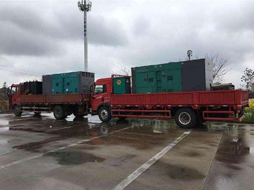 铜官涂抹密封胶后，需要等待多长时间才能安装水冷式机油散热器密封件？